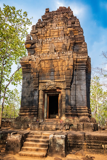 PRASAT NEANG KHMAO KAOH KER, CAMBODIA. PIOTR SCHMIDT