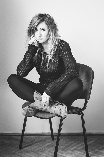 Ordinary Girl ''Ordinary girl'' by Jack | M: KATE 

Tell me what