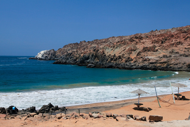 Nie spokojny ocean. Wybrzeże Pacyfiku w okolicach hotelu Puerto