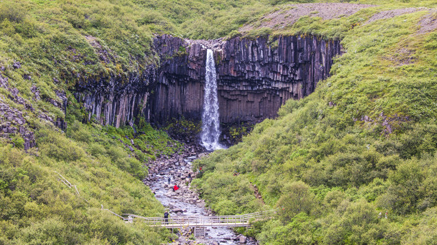 Wodospad Svartifoss. Park narodowy Skaftafell. Islandia. Piotr