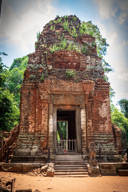 KAOH KER, CAMBODIA KAOH KER, CAMBODIA. PIOTR SCHMIDT