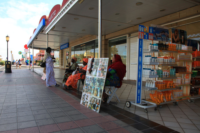 Ulice Corralejo Wyspy Kanaryjskie. Fuerteventura. Piotr Schmidt