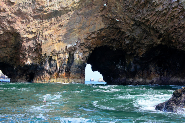 Tajemnicze tunele. Paracas, Islas Ballestas. Peru Piotr Schmidt