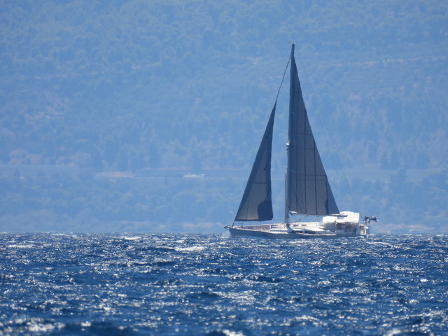 jacht na tle Peloponezu dario #340366