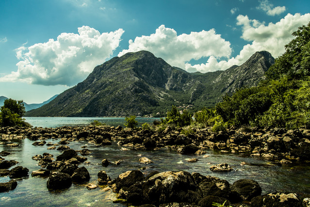 Zatoka (Boka) Kotorska, Czarnogóra, widok z restauracji ''Stari