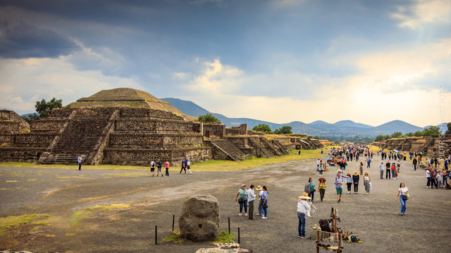 Piramidalna sprawa. Teotihuacan PIOTR SCHMIDT +48535444106