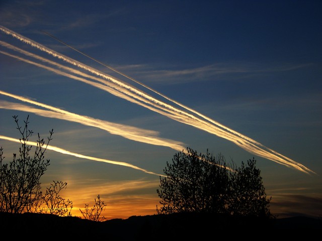 Marek Kniedziałowski chemtrails o świcie