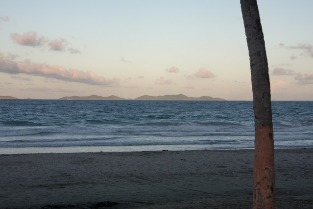 Widok z plaży na Archipelago de Los Frailes. Playa El Agua -